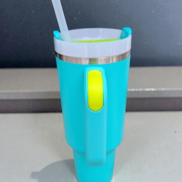Stanley Tropical Teal Quencher H2.0 FlowState Tumbler - 40 oz - Picture 5 of 9